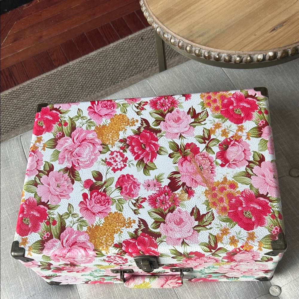 Limited Edition Crosley Radio Keepsake Portable Turntable - Pink Floral - Picture 7 of 10